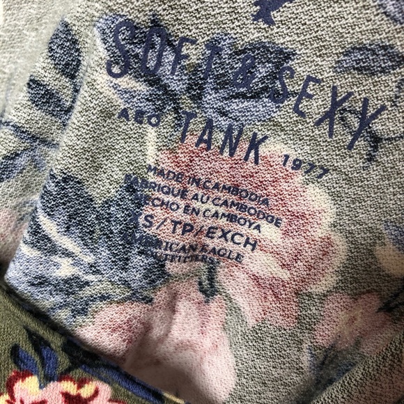 Floral Crop Top - Picture 2 of 3